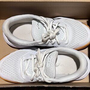 Asics Upcourt 5 (girls) size 2
